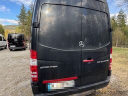 Mercedes-Benz Sprinter 519 Minibus – 21 seats – Two sets of tire