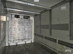 Schmitz Cargobull box semi-trailer with Carrier unit