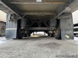 Schmitz Cargobull box semi-trailer with Carrier unit