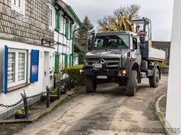 MERCEDES-BENZ Unimog U5023 als Abrollkipper mit Hakenlift