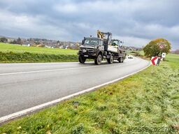 UNIMOG Unimog U5023 als Abrollkipper mit Hakenlift
