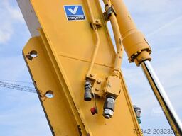 New Holland Kobelco E235B SR-LCT