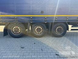 Kögel Curtainsider Mega