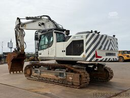 Liebherr R945