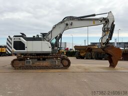 Liebherr R945