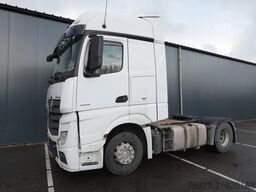 Mercedes-Benz Actros 1942 tractor unit with broken engine