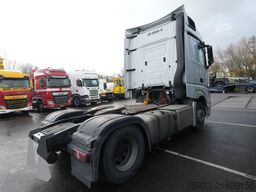 Mercedes-Benz Actros 1942 tractor unit with broken engine