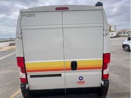 Ford Transit Piloto A603G 2025 | manuales | Capacidad para 3 personas