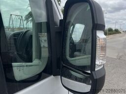 Ford Transit Piloto A603G 2025 | manuales | Capacidad para 3 personas