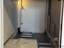 LMC Tourer Lift H 660 G Automatik 70 Jahre Markise