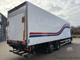 VOLVO FM330