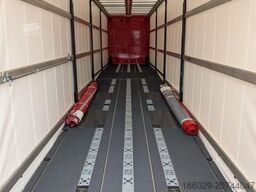 Wiese Gabelstaplertransporter mit Rampe