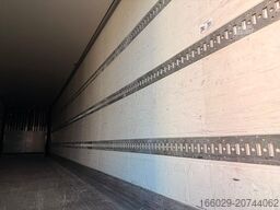 KRONE SZ - Mega Koffer mit Rampenhalterung