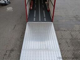 Wiese Gabelstaplertransporter mit Rampe