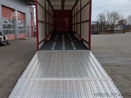 Wiese Gabelstaplertransporter mit Rampe