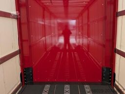 Wiese Gabelstaplertransporter mit Rampe