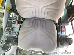 Hitachi ZX170W-6 with 3 buckets