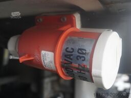 MAN TGX 26.480 / 6x2 / BDF Igloocar