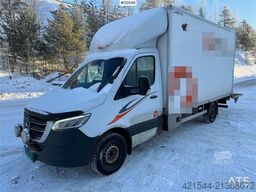 Mercedes-Benz Sprinter 4x2 Box Truck with lift and side door