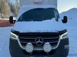 Mercedes-Benz Sprinter 4x2 Box Truck with lift and side door