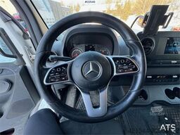 Mercedes-Benz Sprinter 4x2 Box Truck with lift and side door