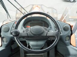 Hitachi ZW220 articulated loader / 2 buckets