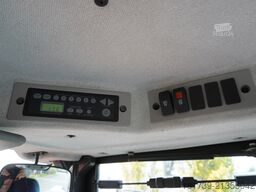 Hitachi ZW220 articulated loader / 2 buckets