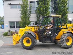 JCB 535-95 / 3.5 T / range 9.5 m / joystick