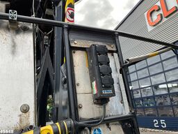 Mercedes-Benz Axor 1828 GSR 32 Meter hoogwerker met Jib