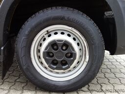iveco Daily 2,3d Pritsche DoKa KLIMATR/STDHZG/AHK/NAVI