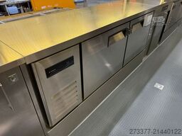 ESSELMANN Delistar Foodtruck 6000 ähn. Airstream