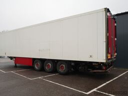 Schmitz Cargobull Refrigerated trailer with Carrier Vector 1800