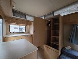 KIP Kompakt KK 400 EK Wohnwagen Hubdach Küche