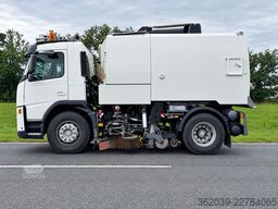 VOLVO FM 9 4X2 KEHRMASCHINE