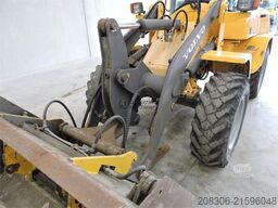 VOLVO L30B + Fork