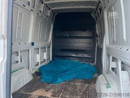 VOLKSWAGEN Crafter Kasten 30 mittel L2H2 Hochdach