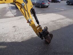 CATERPILLAR 301.7D SW + Schaufel