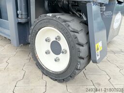 Combilift CB3000 / TRIPLEX 4900MM / FREE LIFT