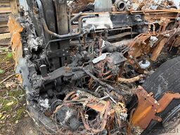 DAF XG + 530 6x2 Brandschaden mit Getriebe