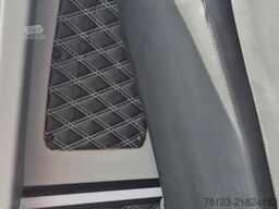 MERCEDES-BENZ 519  Allrad 4 x 4 Lagerfahrzeug Stock 20 Sitzer