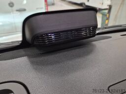 MERCEDES-BENZ 519  Allrad 4 x 4 Lagerfahrzeug Stock 20 Sitzer