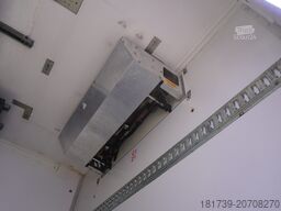 Renault D12 / Lamberet refrigerated truck / lift