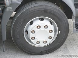 Renault D13 / 90 tho km !!! / Meat hooks