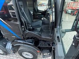 MERCEDES-BENZ Arocs 3251 8x4 BB Meiller Bordmatik neu bereift
