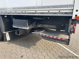 Schmitz Cargobull SCB S3B / Box / Loadlift / 2x Liftas / APK 03-27