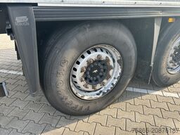 Schmitz Cargobull SCB S3B / Box / Loadlift / 2x Liftas / APK 03-27