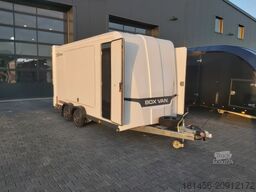 Brian James Trailers schöner Box Van Flügeltürer