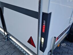 Brian James Trailers schöner Box Van Flügeltürer