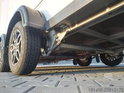 Brian James Trailers schöner Box Van Flügeltürer