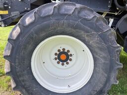 New Holland CR 9.90